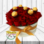 DELICADO DETALLE (CAJA CORAZON 20 ROSAS Y 6 FERREROS)