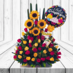 EXÓTICO ARREGLO ROSA, GIRASOL, BOMBONES Y GLOBO