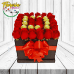 OBSEQUIO PARA CONQUISTAR ( CAJAS CON ROSAS Y FERREROS )