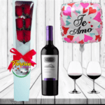 CAJA DE 6 ROSAS, VINO, GLOBO Y COPAS