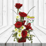 ARREGLO BELLO ROMANCE (  CAJA CON ROSAS EN BAJADA )