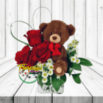 DESTELLO DE AMOR ( CAJITA CON 3 ROSAS Y OSITO )