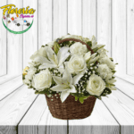 ARREGLO ILUSIÓN CANASTA DE 5 LILIUM, 8 ROSAS Y FOLLAJE