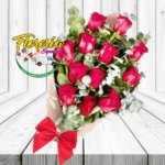 RAMO LOVE DE 12 ROSAS EXTENDIDO
