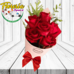 ADORABLE RAMO DE 6 ROSAS