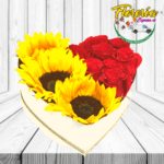 MARAVILLOSA COMBINACION ( CAJA CORAZON CON ROSAS Y GIRASOLES )