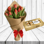RAMO DE  10 TULIPANES + BOMBONES FERREROS ROCHER 100GRS