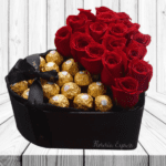 CAJA CORAZON DE 15 ROSAS Y 15 BOMBONES FERREROS