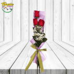 RAMO ABIERTO DE 3 ROSAS Y FOLLAJE