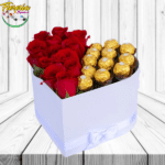 CAJA CORAZON DE 12 ROSAS Y 12 BOMBONES FERREROS ROCHER