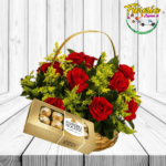 CANASTA DE 10 ROSAS Y FERREROS ROCHER DE 100GRS