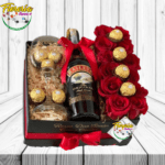 CAJA CUADRADA DE 12 ROSAS, 9 BOMBONES, BOTELLA BAILEYS Y COPA