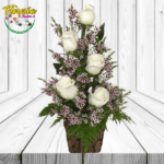 ARREGLO DE 5 ROSAS, FOLLAJE E ILUMINACION