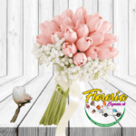 ASOMBROSO BOUQUET DE 40 TULIPANES Y BOTONIER