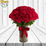 FLORERO DE 100 ROSAS IMPORTADAS Y HERMOSO LAZO
