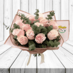 BOUQUET DE 12 ROSAS SELECCIONADAS Y FOLLAJE