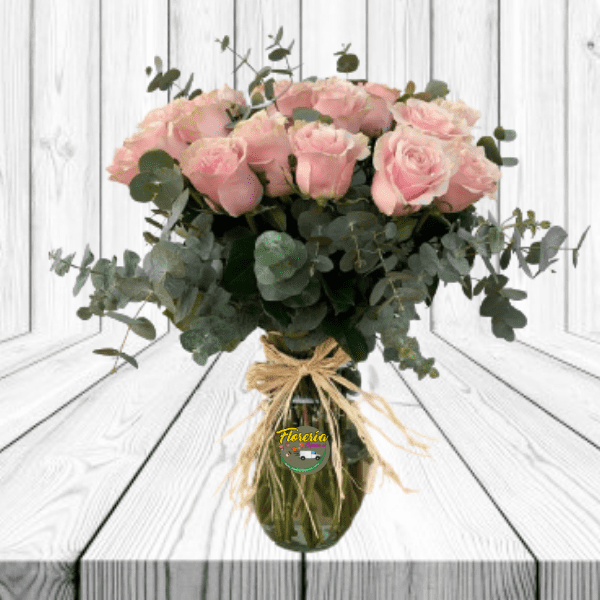 FLORERO DE 18 ROSAS Y FOLLAJE