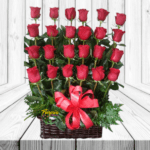 ARREGLO DE 24 ROSAS Y FOLLAJE