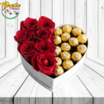 CAJA CORAZON DE 7 ROSAS Y 15 BOMBONES