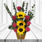 ARREGLO DE 3 GIRASOLES, 7 ROSAS IMPORTADAS Y FOLLAJE