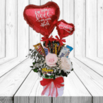 CUBO DE ROSAS, DULCES Y GLOBOS