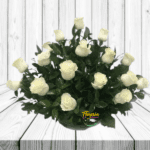 PROMOCION: ARREGLO FUNEBRE EN BASE DE MADERA DE 15 ROSAS NATURALES Y FOLLAJE
