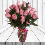 FLORERO DE 25 ROSAS Y FOLLAJE