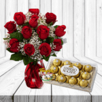 SENSACIONAL FLORERO 12 ROSAS Y FERREROS ROCHER DE 150 GRS