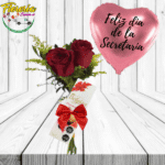 RAMO DE 2 ROSAS, BOMBONES Y GLOBO