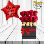 CAJA DE 8 ROSAS, 8 BOMBONES Y GLOBO