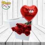 CAJA DE 6 ROSAS Y GLOBO