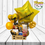 GUACAL CON PELUCHE LLAVERO DULCES Y GLOBOS
