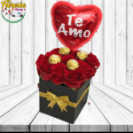BOX CUADRADO DE 9 ROSAS, 4 BOMBONES Y GLOBO