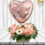 ARREGLO CON ROSAS, GERBERAS Y GLOBO