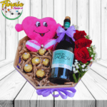 BASE HEXAGONAL DE 3 ROSAS, 6 BOMBONES, CHAMPAGNE Y PELUCHE CORAZON