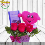 ARREGLO DE 3 ROSAS, PELUCHITO Y BOMBONES