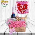 BASE DE MADERA DE 12 ROSAS, BOMBONES, CHAMPAGNE 375ML Y GLOBO