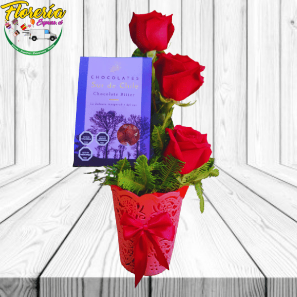 ARREGLO DE 3 ROSAS Y BOMBONES