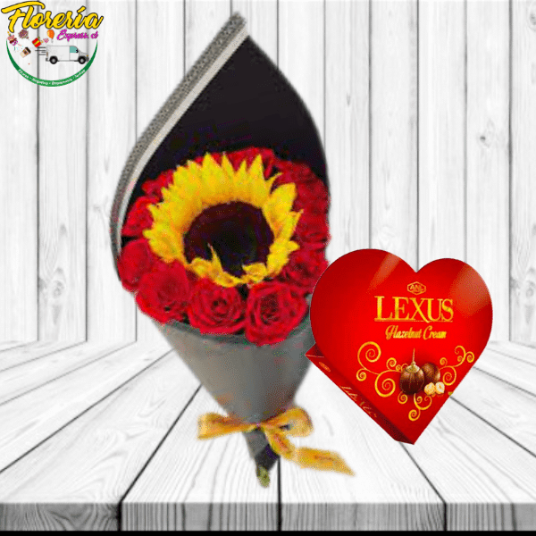RAMO 12 ROSAS IMPORTADAS Y BOMBONES CORAZON