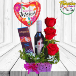 BASE RECTANGULAR DE 3 ROSAS, VINO 375ML, BOMBONES BELGIA Y GLOBO