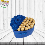 CAJA CORAZON 12 ROSAS IMPORRADAS Y 25 BOMBONES FERREROS ROCHER
