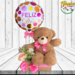 BASE DE MADERA DE 2 ROSAS, FOLLAJE, PELUCHE DE 25CM Y GLOBO
