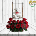 ARREGLO COLUMPIO DE 12 ROSAS Y PELUCHE DE 25CM