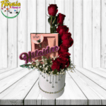 BOX DE 9 ROSAS, FOLLAJE, PACK SPLASH CON CREMA Y TOPPER