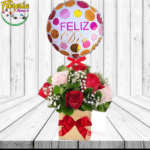 ARREGLO DE 6 ROSAS, FOLLAJE Y GLOBO FELIZ DIA