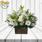 BASE DE 6 ROSAS ECUATORIANAS, 3 LILIUM Y FOLLAJE