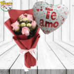 RAMO 5 ROSAS 3 BOMBONES FERREROS ROCHER INCRUSTRADOS Y GLOBO