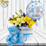 BOX CUADRADO MIX FLORAL DE NACIMIENTO CON PELUCHE Y GLOBO