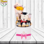 BOX GRADUACION CON PELUCHE DE 20CM, 2 CERVEZAS, 1 GIRASOL Y 3 BOMBONES