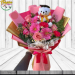 RAMO GRADUACION DE 3 GERBERA, 7 ROSAS Y PELUCHE GRADUACION DE 20 CM
